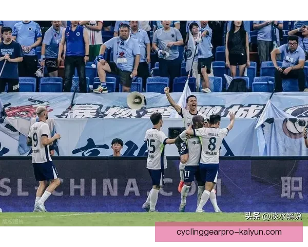 中超赛事吸引越来越多球迷关注，表现稳健引发热烈讨论