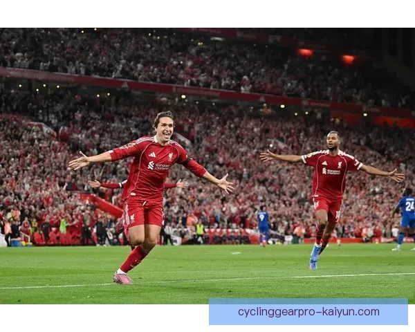 伊萨克无球跑动表现稳健，为球队进攻提供了有力支持