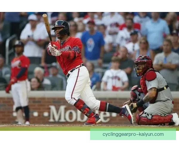 阿库尼亚本赛季防守稳健，边路攻防表现持续提升