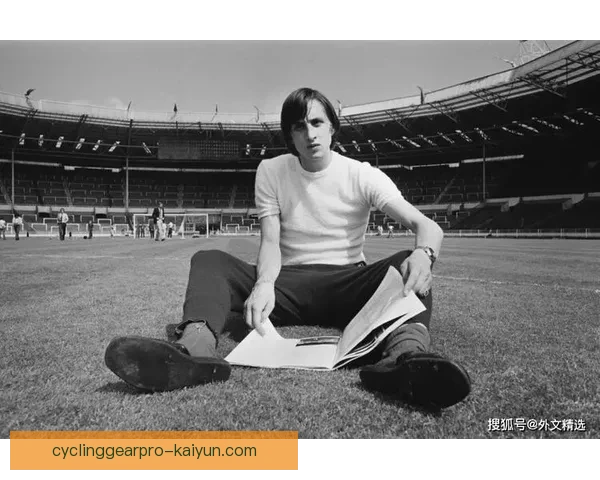 克鲁伊夫职业里程碑：传奇生涯关键节点与影响力回顾